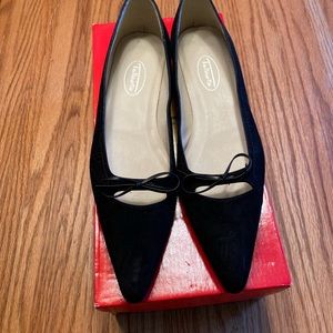 Talbots unworn Delimar2 black suede flats with bow size 8N